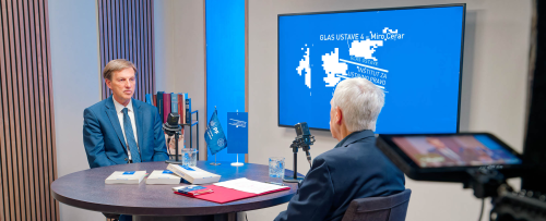 20260421 095516 resize